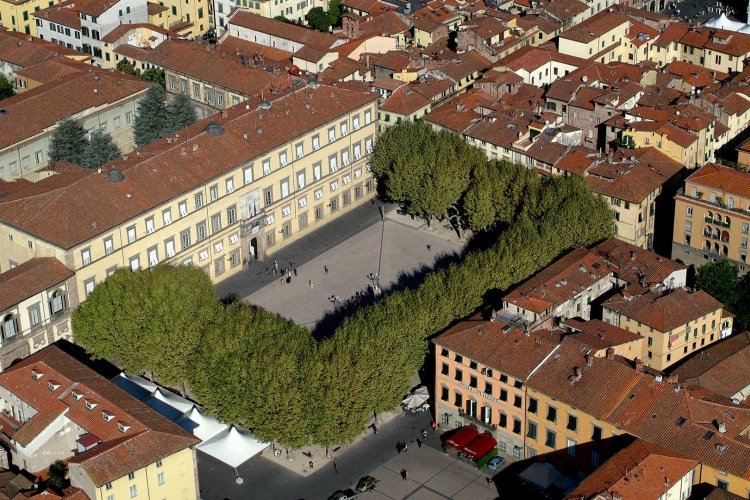 veduta aerea di piazza napoleone