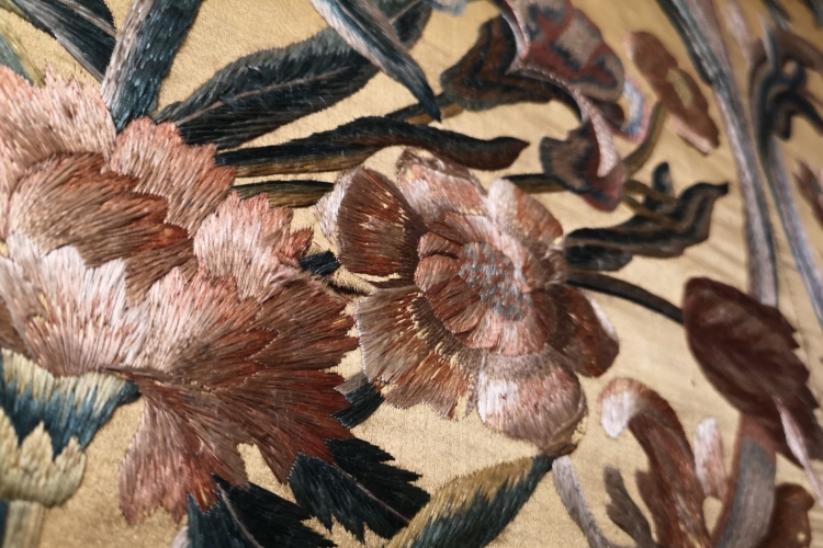 particolare dei tessuti di arredo del museo nazionale di palazzo Mansi