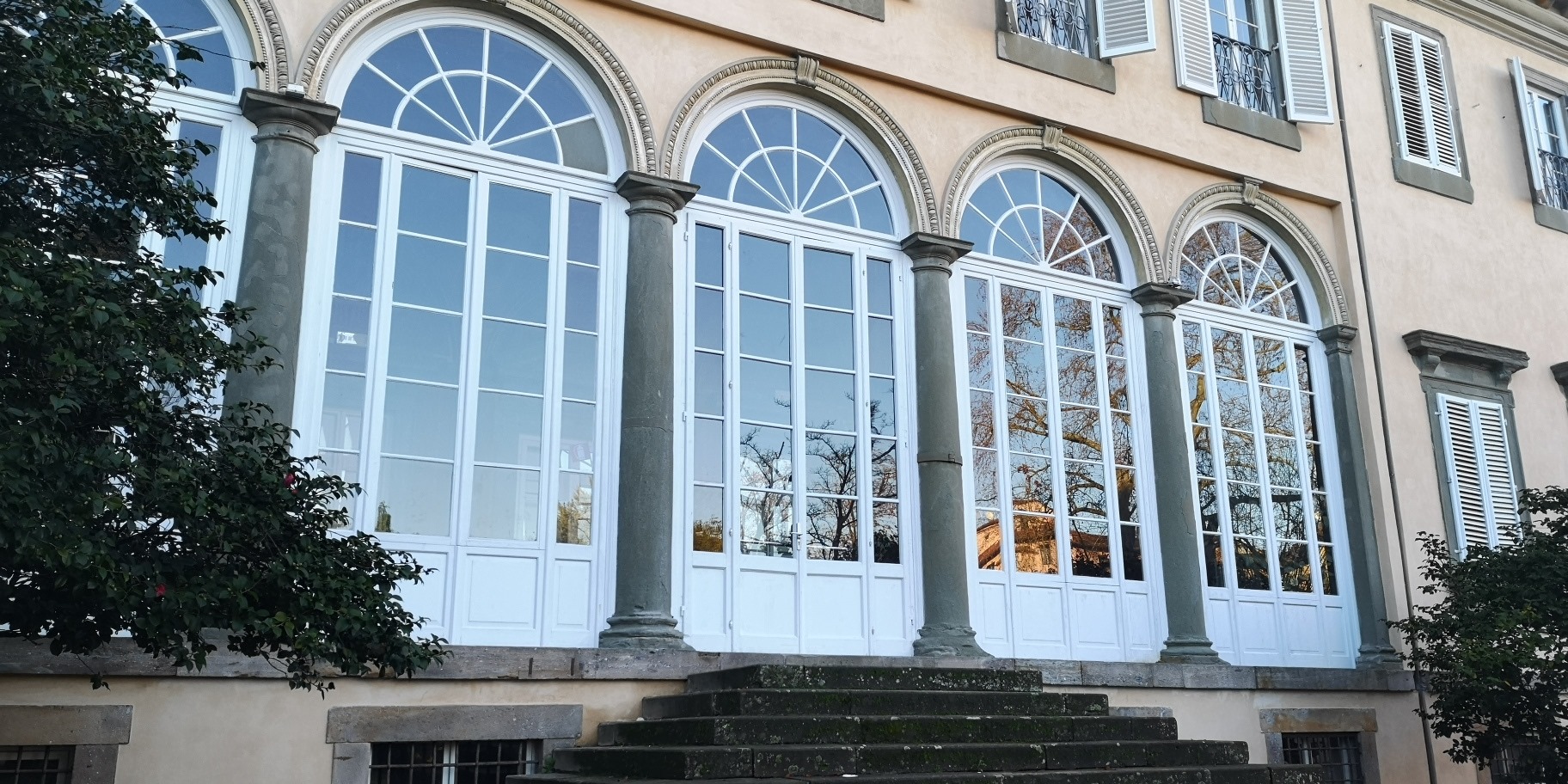  Buntglasfenster der Villa Bottini
